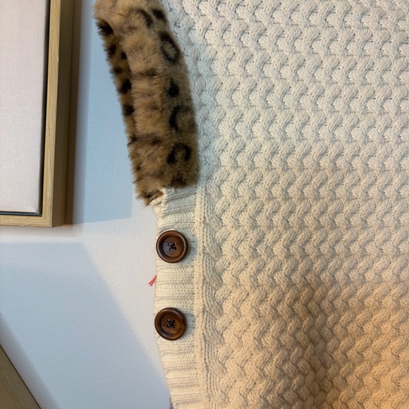 Aspen Kids Poncho Top size M 7-8 - Picture 3 of 5